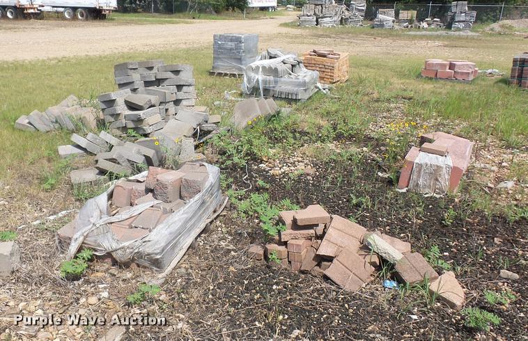 image for item DD1718 Approximately 12 pallets of landscape blocks