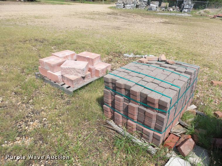 image for item DD1718 Approximately 12 pallets of landscape blocks