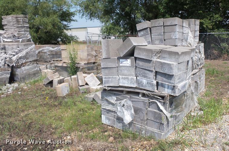 image for item DD1719 Approximately 60 pallets of landscape blocks