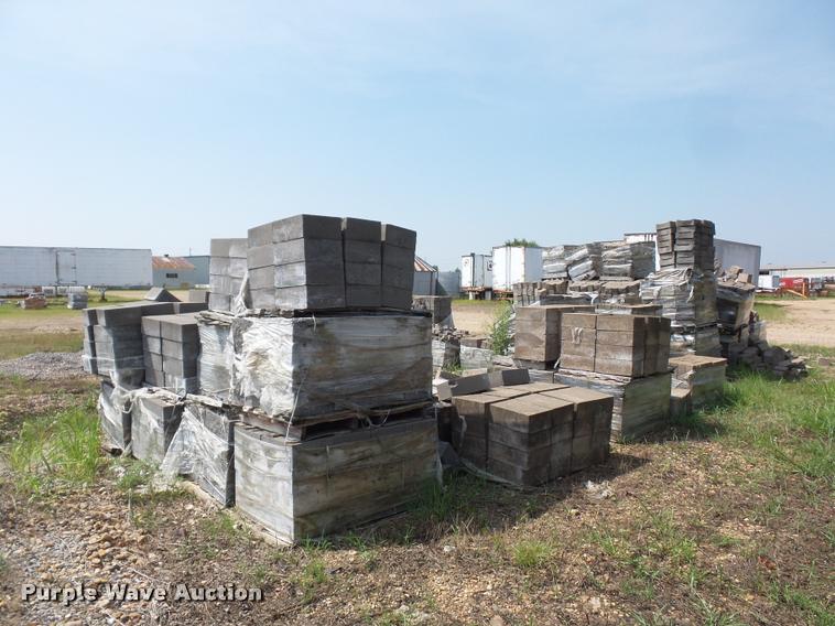 image for item DD1719 Approximately 60 pallets of landscape blocks