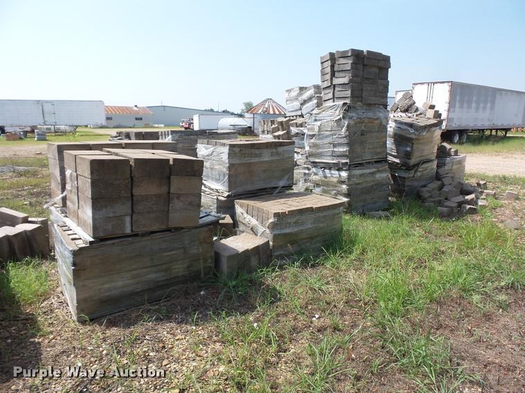 image for item DD1719 Approximately 60 pallets of landscape blocks