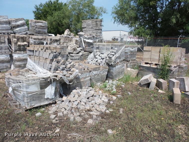 image for item DD1719 Approximately 60 pallets of landscape blocks