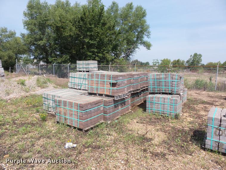 image for item DD1720 Approximately 35 pallets of landscape blocks
