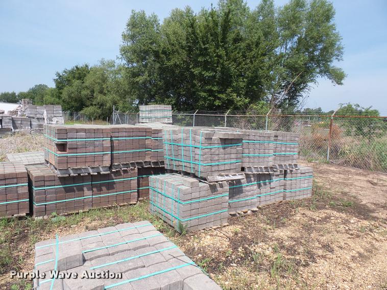 image for item DD1720 Approximately 35 pallets of landscape blocks