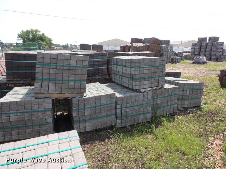 image for item DD1720 Approximately 35 pallets of landscape blocks