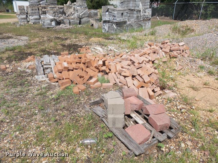 image for item DD1720 Approximately 35 pallets of landscape blocks