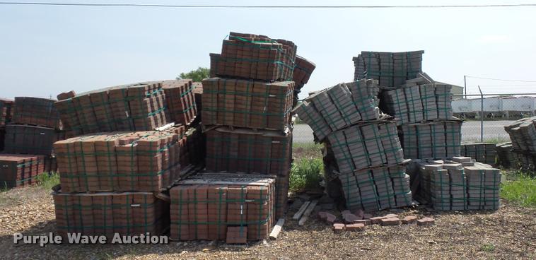 image for item DD1721 Approximately 80 pallets of landscape blocks