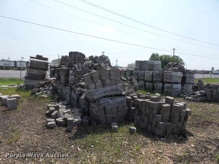 image for item DD1725 Approximately 90 pallets of landscape blocks