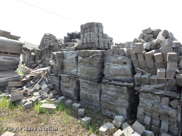 image for item DD1725 Approximately 90 pallets of landscape blocks