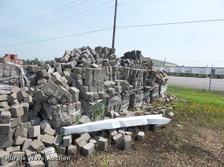 image for item DD1725 Approximately 90 pallets of landscape blocks
