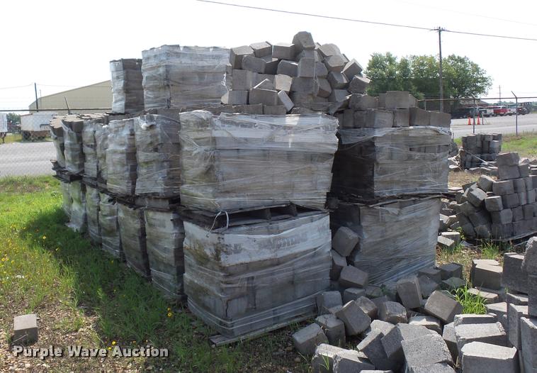 image for item DD1725 Approximately 90 pallets of landscape blocks