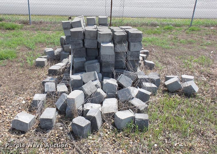 image for item DD1725 Approximately 90 pallets of landscape blocks