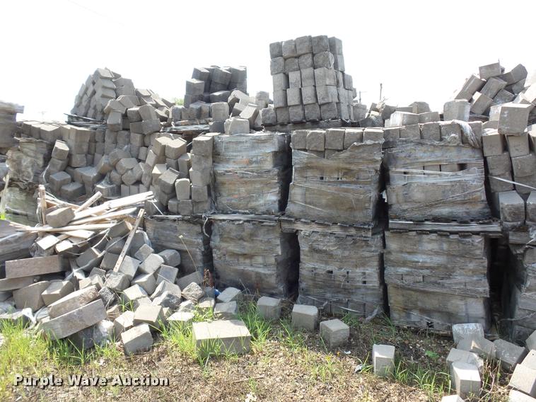 image for item DD1725 Approximately 90 pallets of landscape blocks