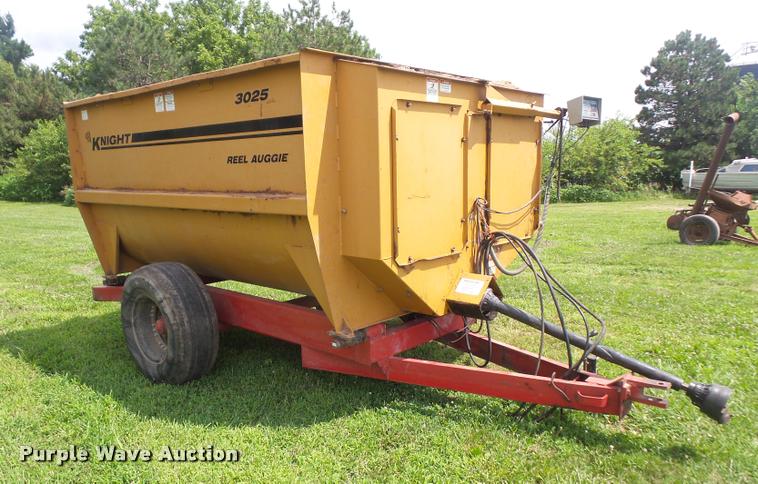 image for item DA1657 Knight 3025 Reel Auggie TMR mixer wagon