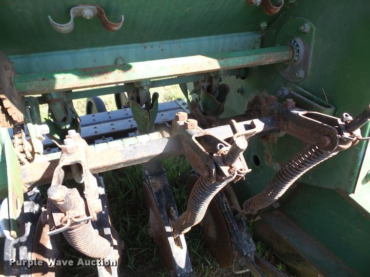 image for item DA1712 John Deere 8300 grain drill