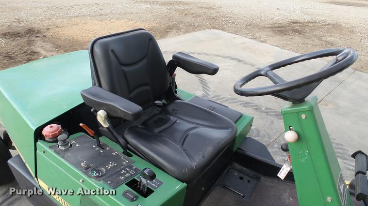 image for item DA1926 1995 John Deere F935 lawn mower