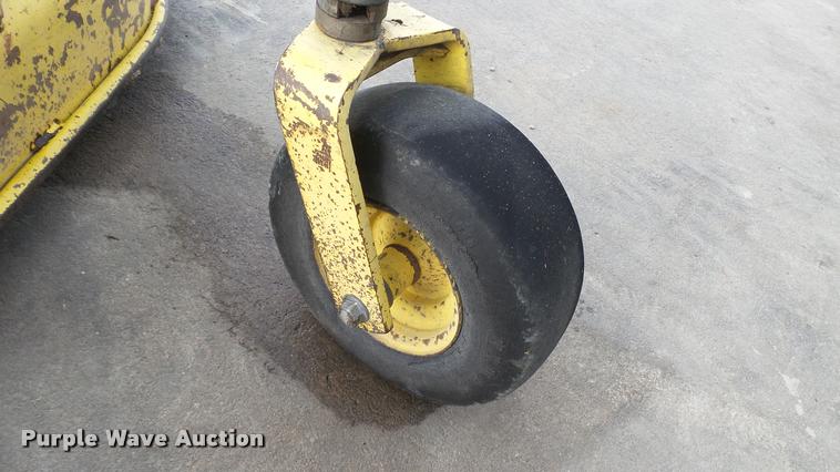 image for item DA1926 1995 John Deere F935 lawn mower