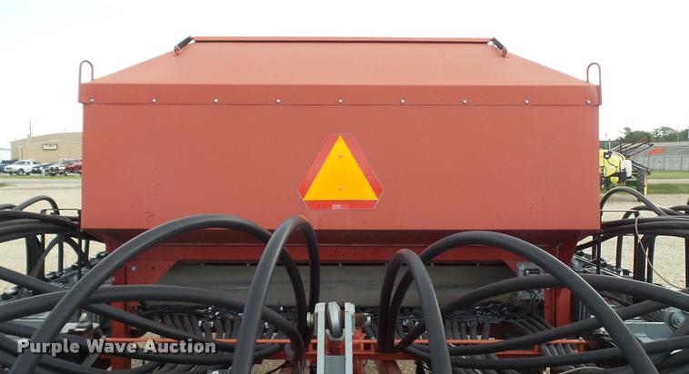 image for item DA1927 2008 Hiniker 4836 air seeder