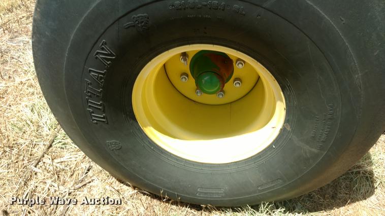 image for item DA5719 2010 John Deere 568 Mega Wide Plus round baler