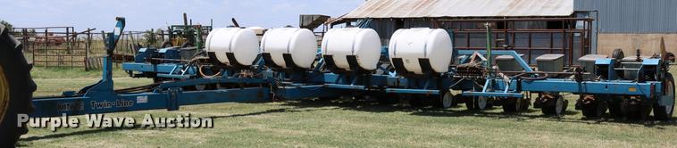 image for item DA6829 Kinze TL Twin Line planter