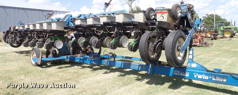 image for item DA6829 Kinze TL Twin Line planter