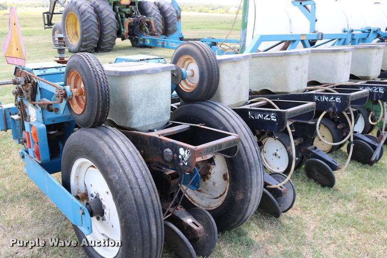 image for item DA6829 Kinze TL Twin Line planter