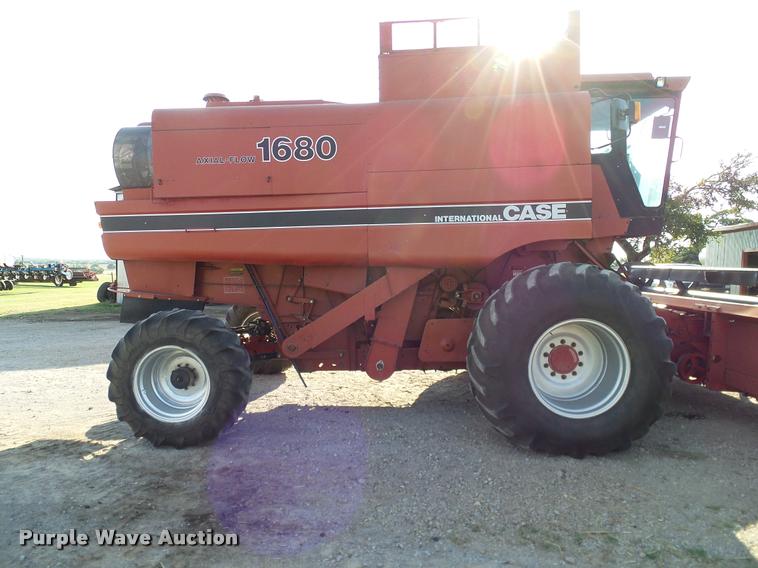 image for item DA6849 1987 Case IH 1680 RWA combine