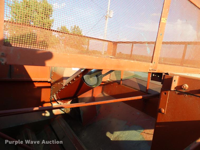 image for item DA6849 1987 Case IH 1680 RWA combine