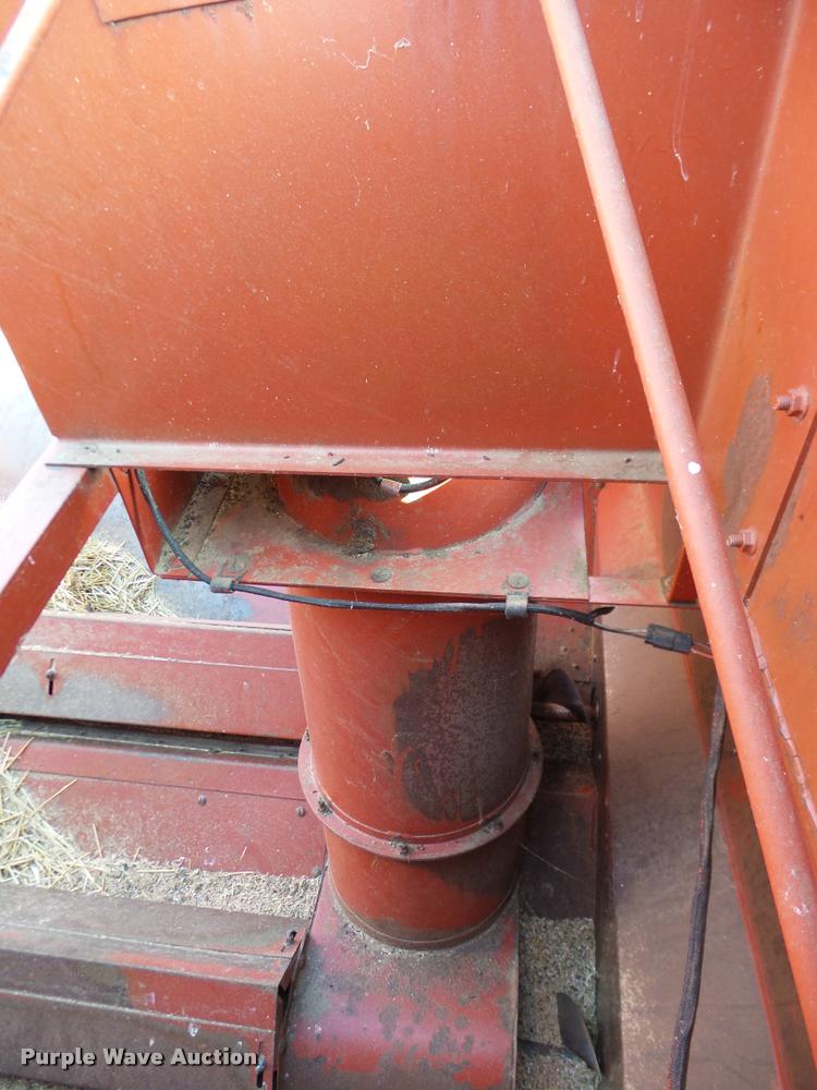 image for item DA6849 1987 Case IH 1680 RWA combine