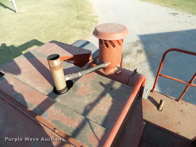 image for item DA6849 1987 Case IH 1680 RWA combine