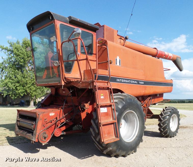 image for item DA6850 1980 International 1480 combine