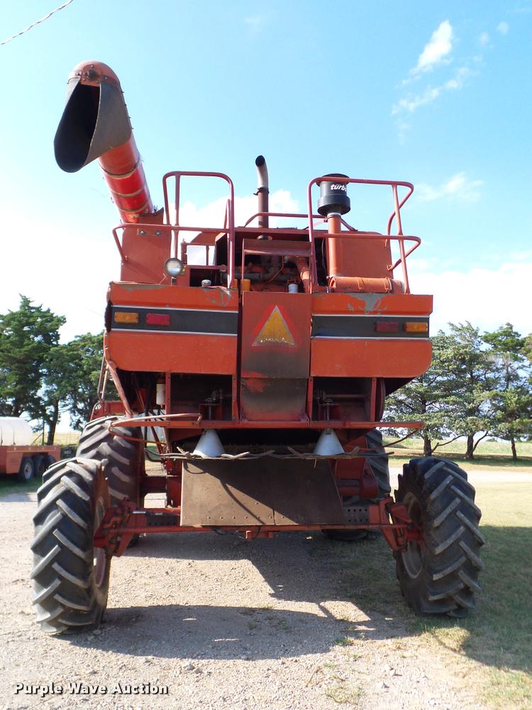 image for item DA6850 1980 International 1480 combine