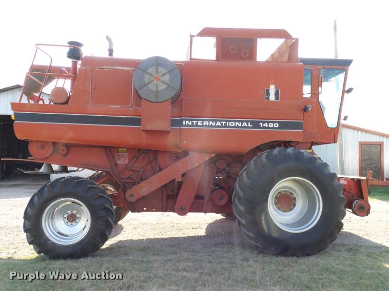 image for item DA6850 1980 International 1480 combine