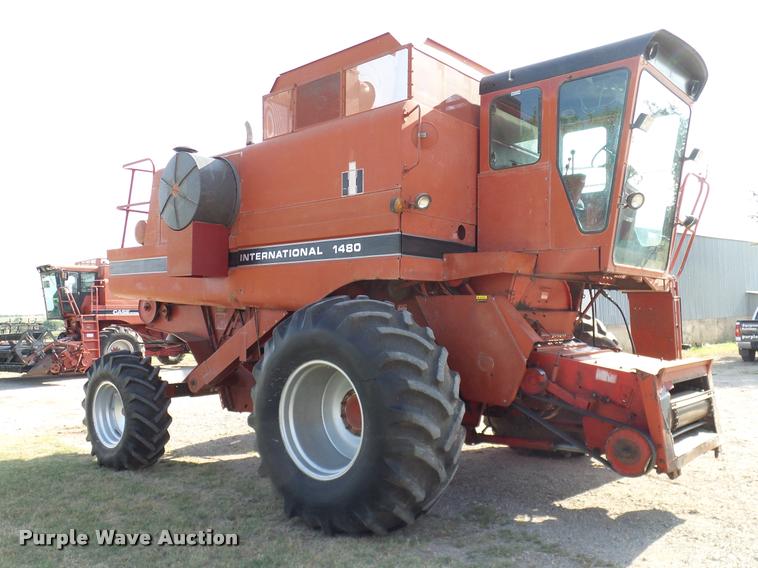 image for item DA6850 1980 International 1480 combine