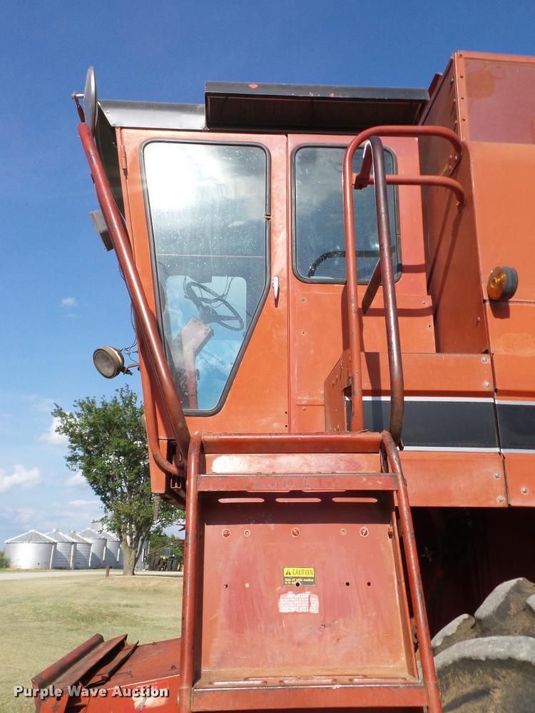 image for item DA6850 1980 International 1480 combine