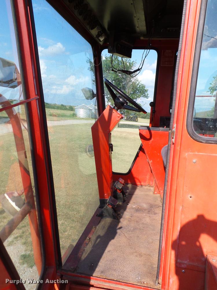 image for item DA6850 1980 International 1480 combine