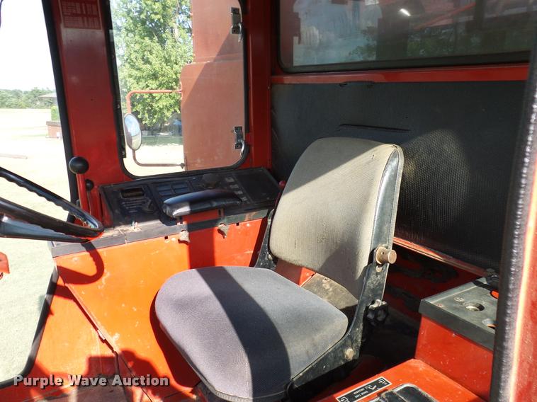 image for item DA6850 1980 International 1480 combine