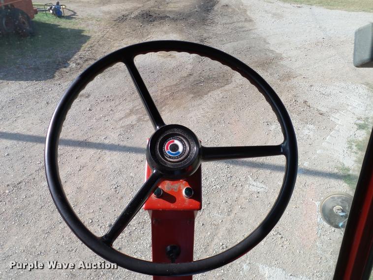 image for item DA6850 1980 International 1480 combine