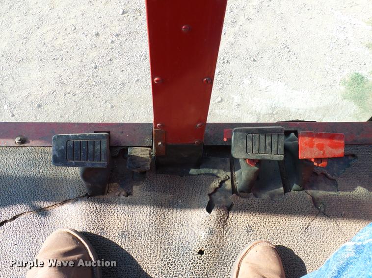image for item DA6850 1980 International 1480 combine