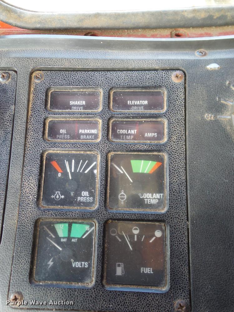 image for item DA6850 1980 International 1480 combine