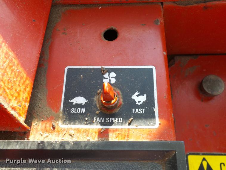 image for item DA6850 1980 International 1480 combine