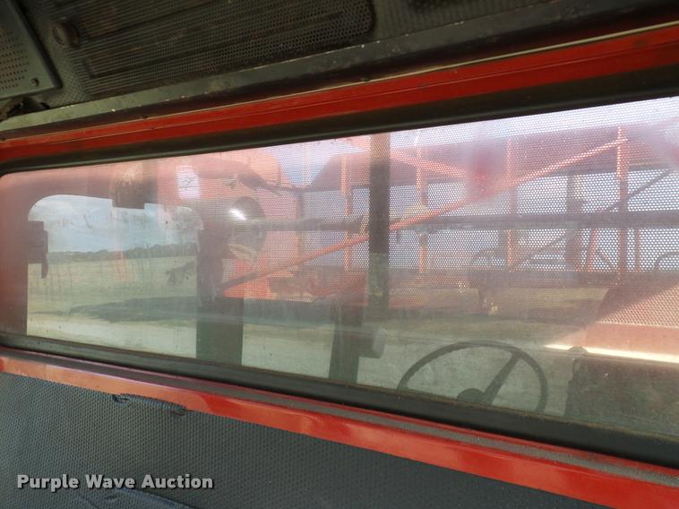 image for item DA6850 1980 International 1480 combine
