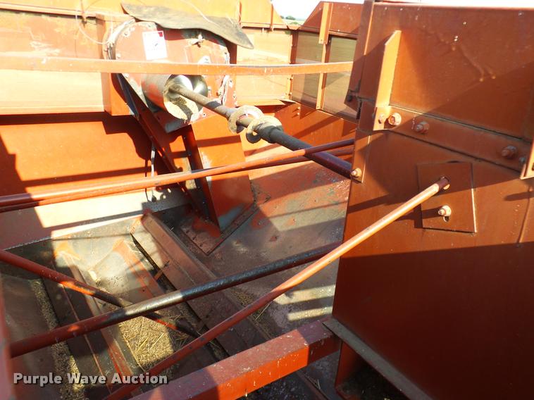 image for item DA6850 1980 International 1480 combine