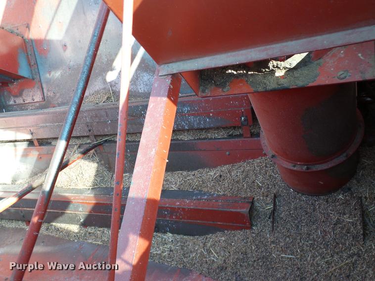 image for item DA6850 1980 International 1480 combine