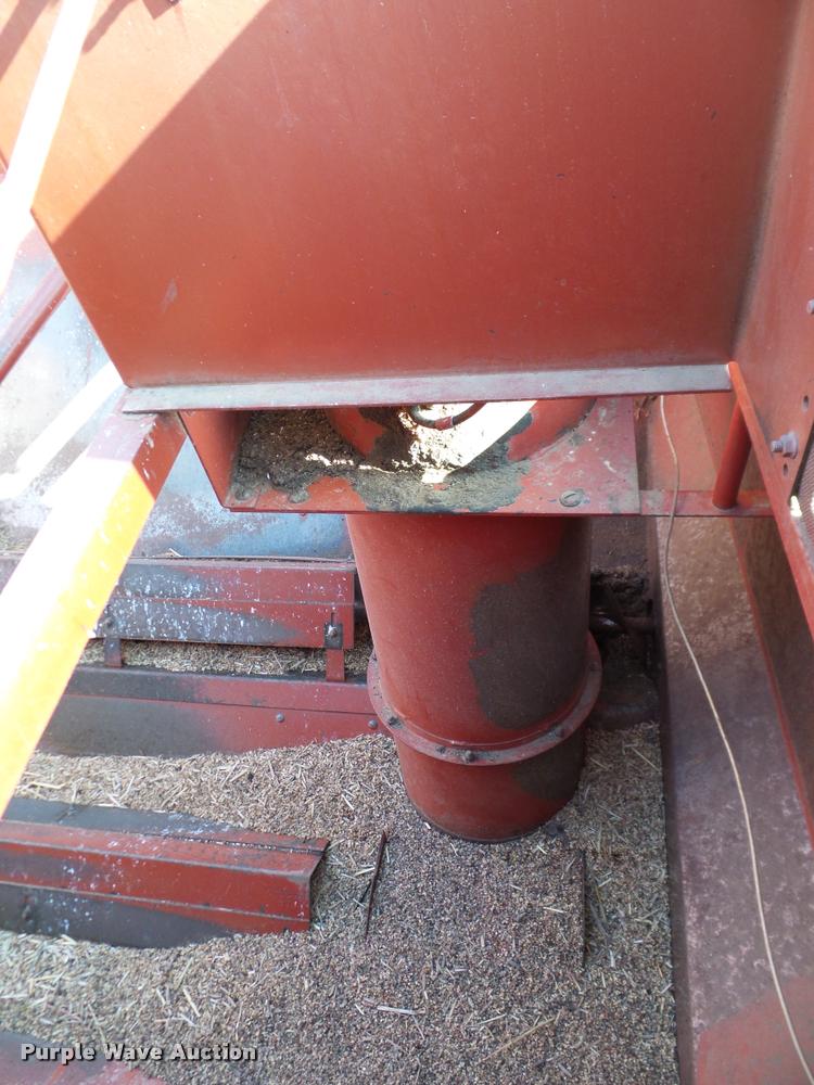 image for item DA6850 1980 International 1480 combine
