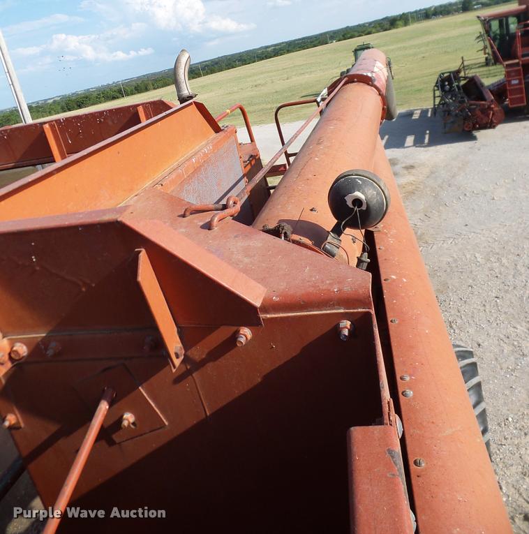 image for item DA6850 1980 International 1480 combine
