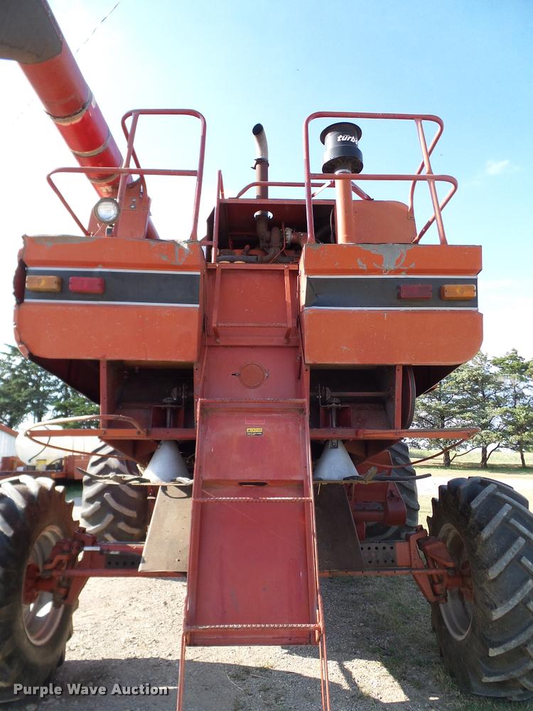 image for item DA6850 1980 International 1480 combine