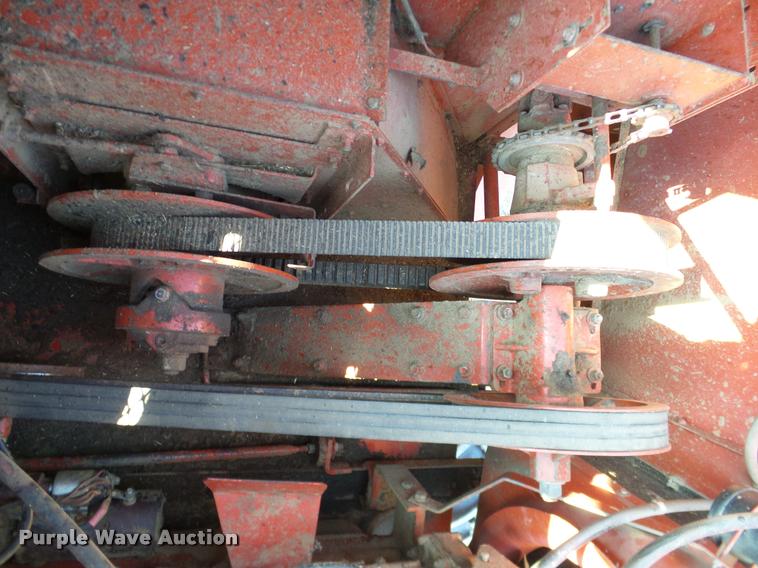 image for item DA6850 1980 International 1480 combine