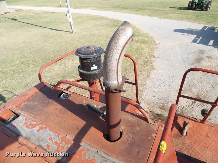 image for item DA6850 1980 International 1480 combine