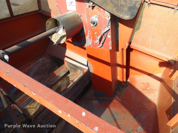image for item DA6850 1980 International 1480 combine